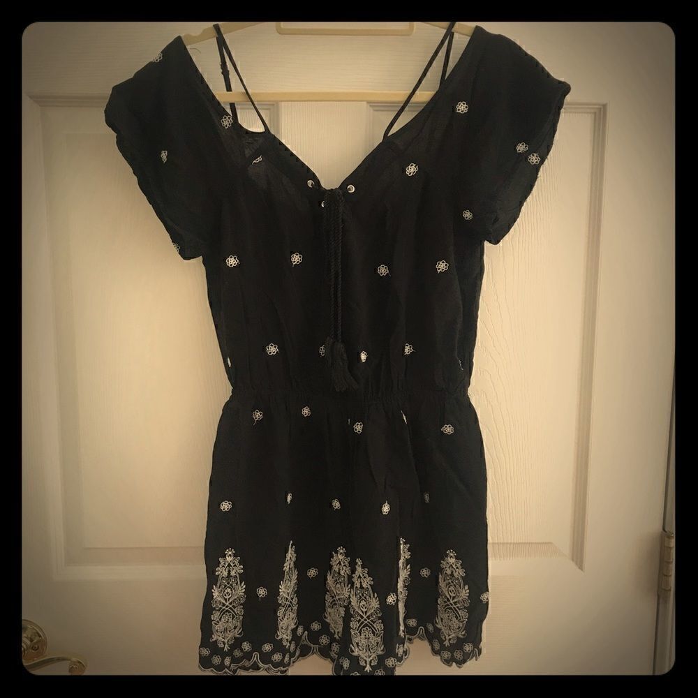 Love Tree sz Large black white rayon romper